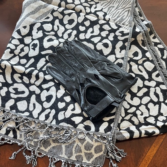 Gates Accessories - Elegant Black GLeather Gloves & Matching Pashima Scarf